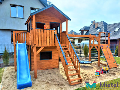 DOMEK 170CM X 170CM Z GARAŻEM