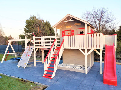 Domek z tarasem w kształcie litery L