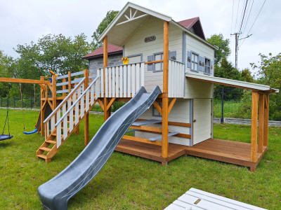 Domek duży z zadaszonym garażem