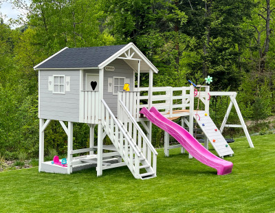 Domek duży z mostem, wieżą i stelażem na huśtawki